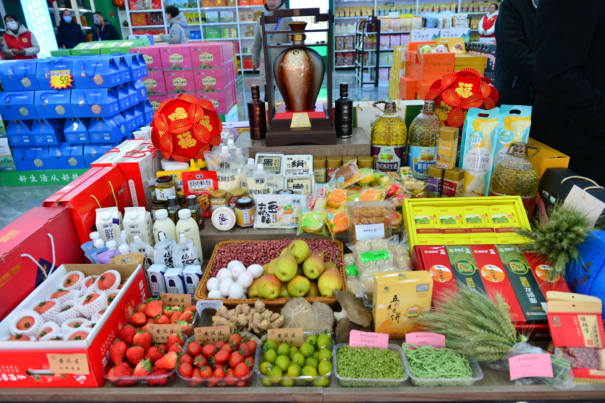 搭平臺 聚合力 強品牌  <br>豫農(nóng)優(yōu)品天下行·2024年貨節(jié)開幕