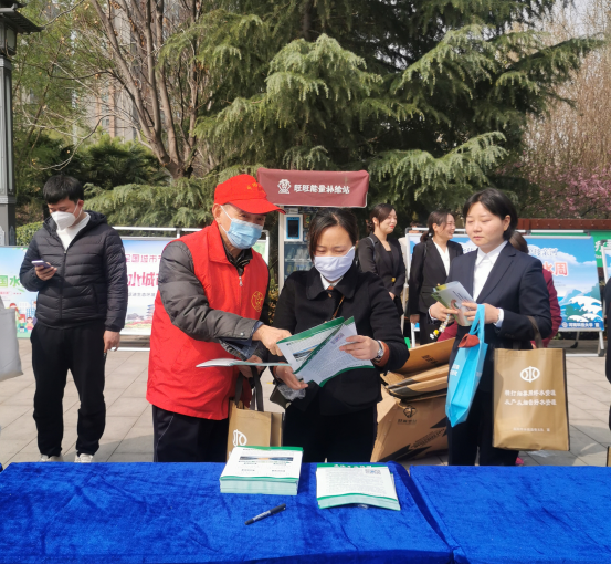 洛阳市审计局开展“世界水日”宣传活动