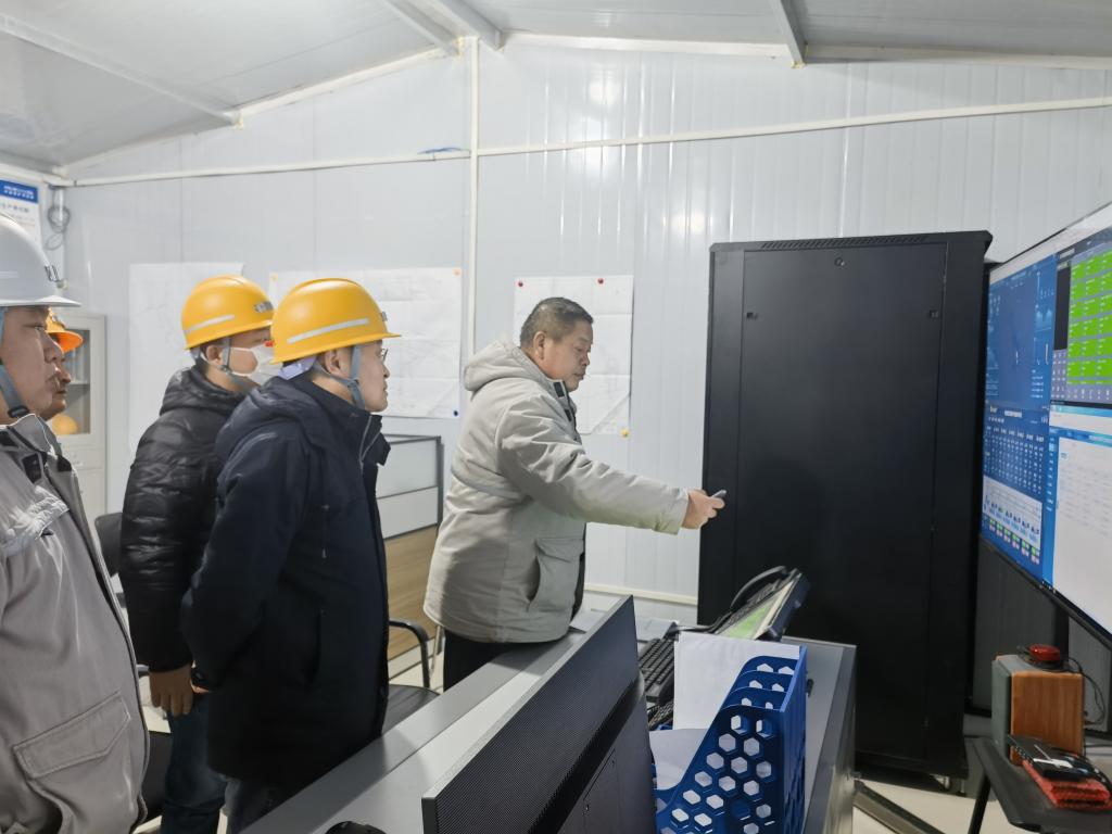许昌市建安区应急管理局夜查许昌铁矿安全工作