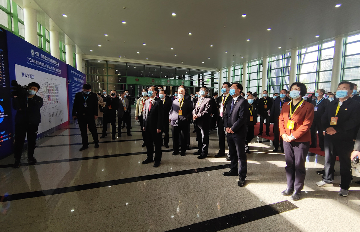 中国•河南招才引智创新发展大会“2020招才引智 专项行动”高端人才(项目)对接洽谈会在郑州开幕 中国•河南招才引智创新发展大会“2020招才引智 专项行动”高端人才(项目)对接洽谈会在郑州开幕