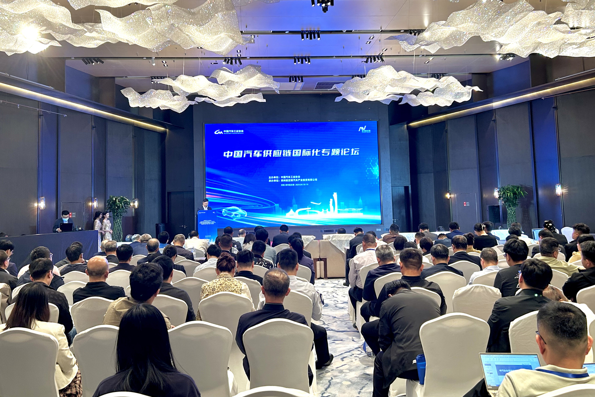 汽车产业这一高端行业论坛为什么能在河南郑州航空港区举办？