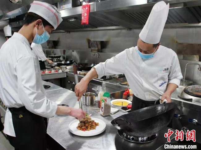 央媒看河南丨从果腹温饱到遍布全球“中国厨师之乡”的蝶变路