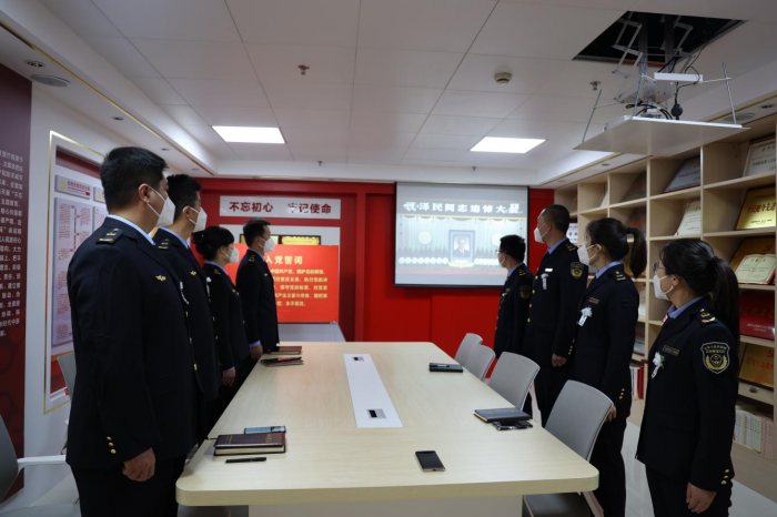 省应急厅组织收看江泽民同志追悼大会