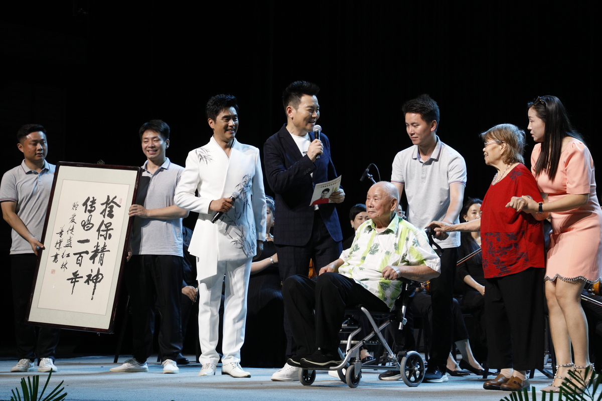河南省艺术名家推介工程——盛红林戏曲交响演唱会在郑举行