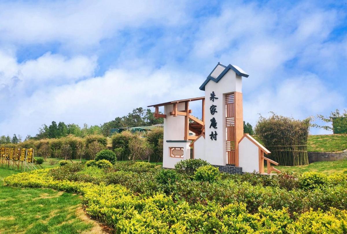 新密市修好一条产业路带动一片幸福村