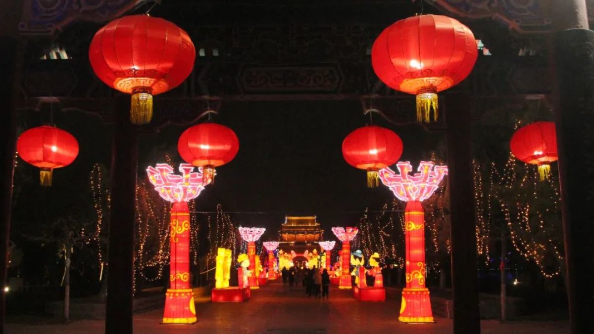 开封龙亭景区大宋上元灯会启灯迎宾
