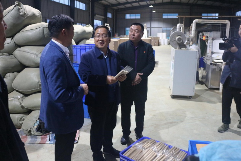 省工业和信息化厅党组成员、副厅长王连海赴信阳、驻马店开展产业扶贫专题调研