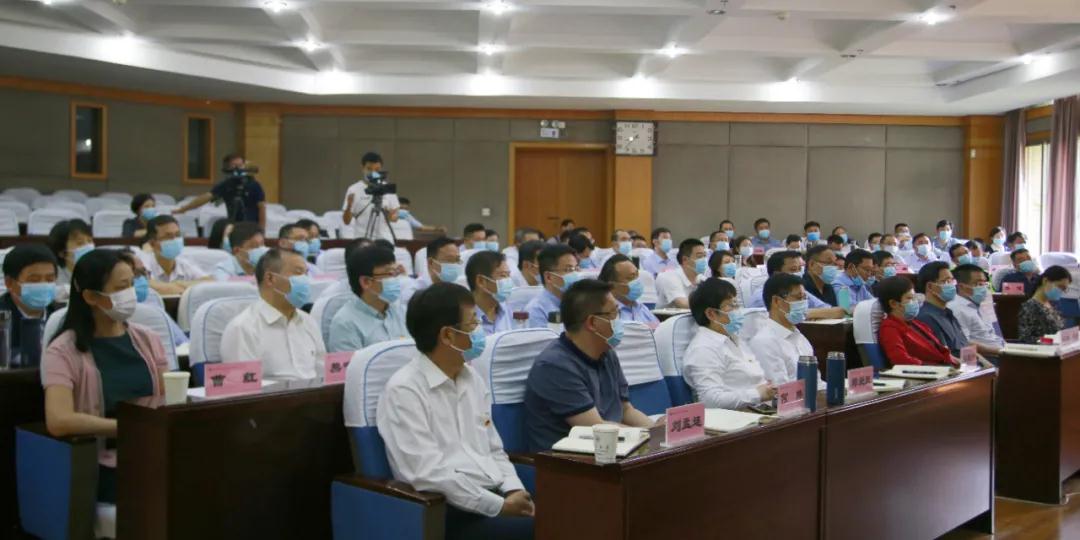 省政府国资委党委书记胡广坤在郑州大学“省管企业经营管理人员进修班”讲专题党课