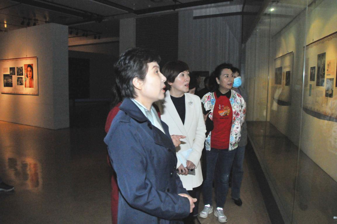 “立足时代，面向人民——新中国成立以来  河南现实题材戏剧发展回顾展”开幕