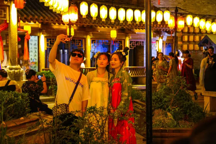 “汉服友好”城市那么多 为何要到洛阳汉服游