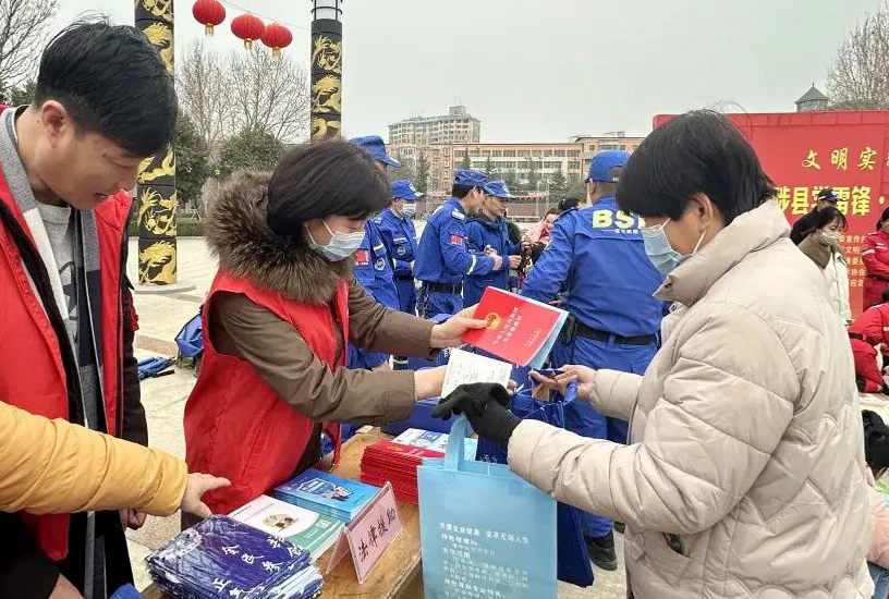 弘扬雷锋精神，争做新时代追“锋”人