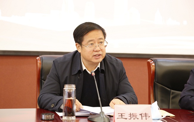 省事管局党组成员,副局长,项目工作领导小组副组长褚文忠主持会议.