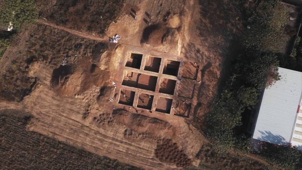 裴李岗遗址中新发现的距今7000多年的小口尖底瓶,为探索裴李岗文化与
