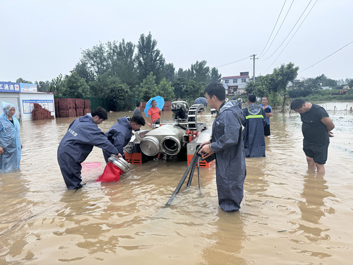 “积水不退，我们不撤！” 郑州应急驰援南阳唐河48小时