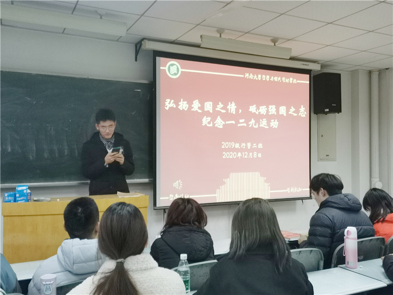 学生代表发表感想.jpg