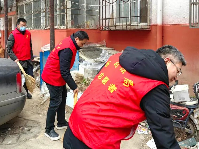 弘扬雷锋精神，争做新时代追“锋”人
