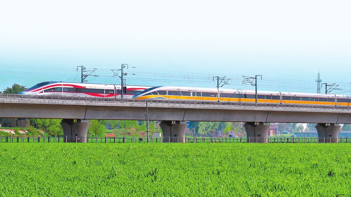新型复兴号高速综合检测列车上线济郑高铁 870公里相对交会时速跑出世界纪录