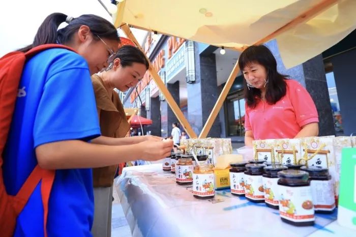 开封：赶非遗市集 品厚重文化