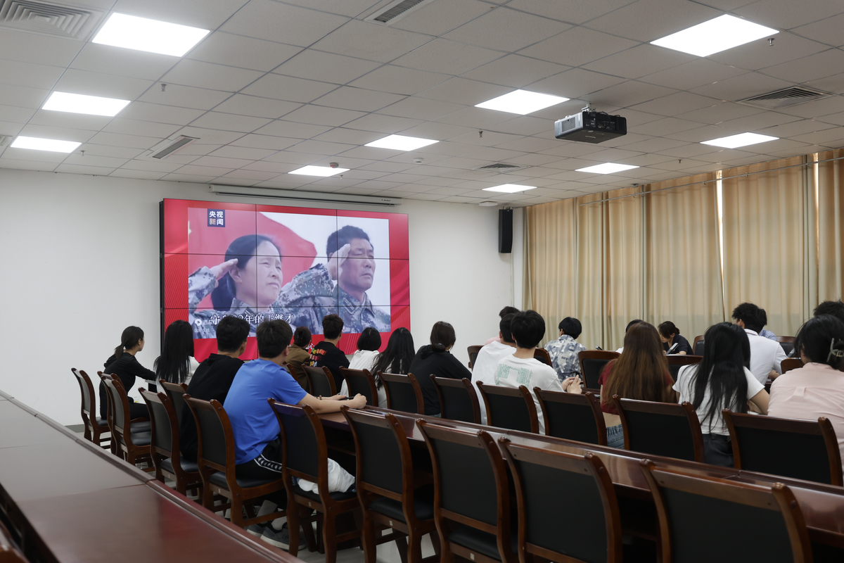 河南建筑职业技术学院团委工会党支部开展“党建引领聚合力，五四精神共传承”五四青年座谈会主题党日活动