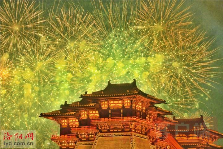 美！央视秋晚在洛阳开录！360度水景舞台、主持人划船出场……