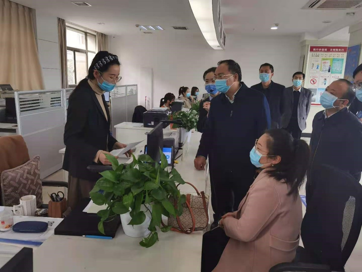 省发展改革委党组成员、纪检监察组长李振明带队赴淇县发改委机关党支部联系点开展营商环境建设工作调研