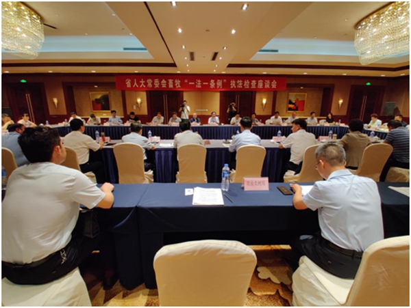 省人大常委會(huì)<br> 對(duì)《中華人民共和國(guó)畜牧法》和《河南省畜牧業(yè)條例》<br>貫徹執(zhí)行情況進(jìn)行檢查