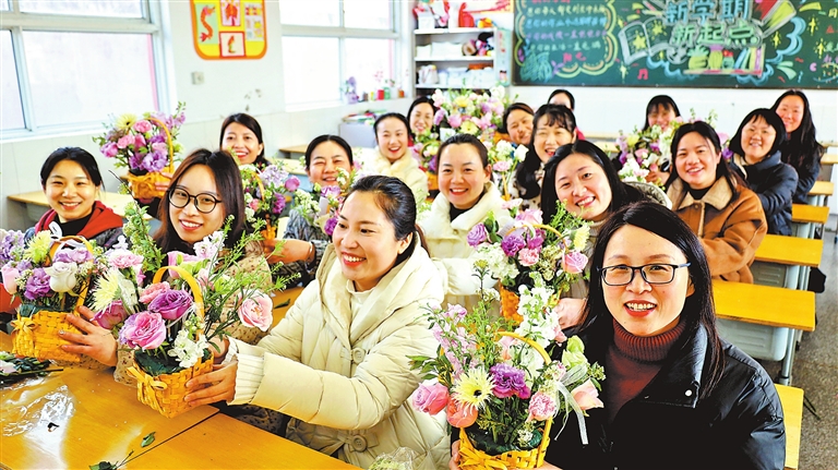 今天为她们送上关爱与祝福