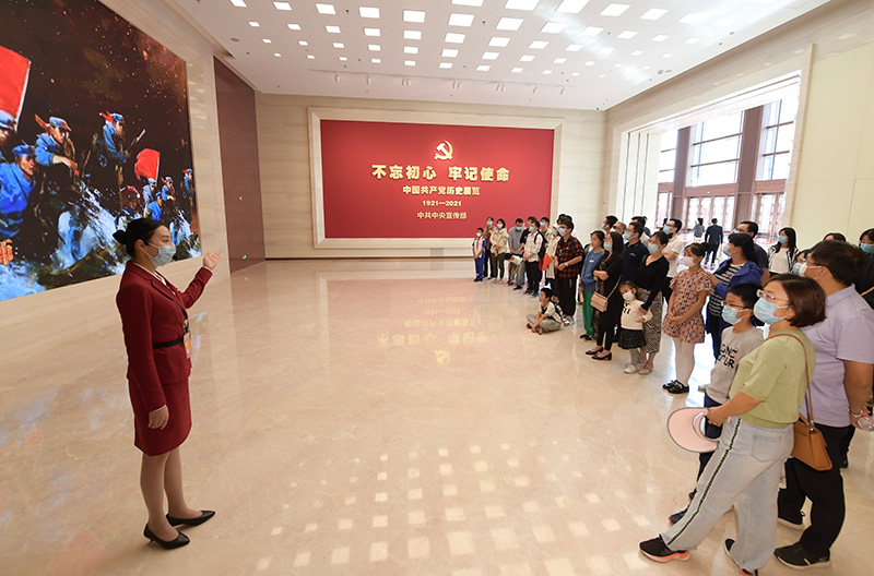 减负增效强基层 轻装奋进新时代：2021年以习近平同志为核心的党中央整治形式主义为基层减负纪实