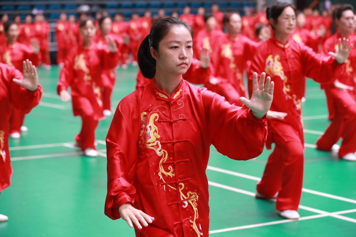 听着《本草纲目》打拳 太极推广瞄准年轻人