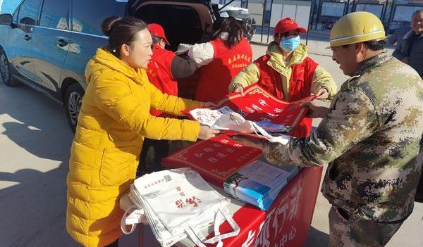 宪法宣传周期间，我省司法行政系统积极开展普法宣传活动 与法同行 精彩呈“宪”