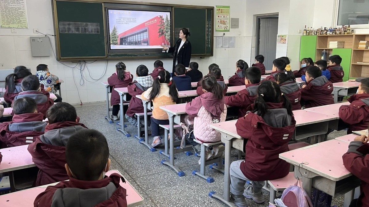 许昌：红色经典润童心 英雄故事代代传