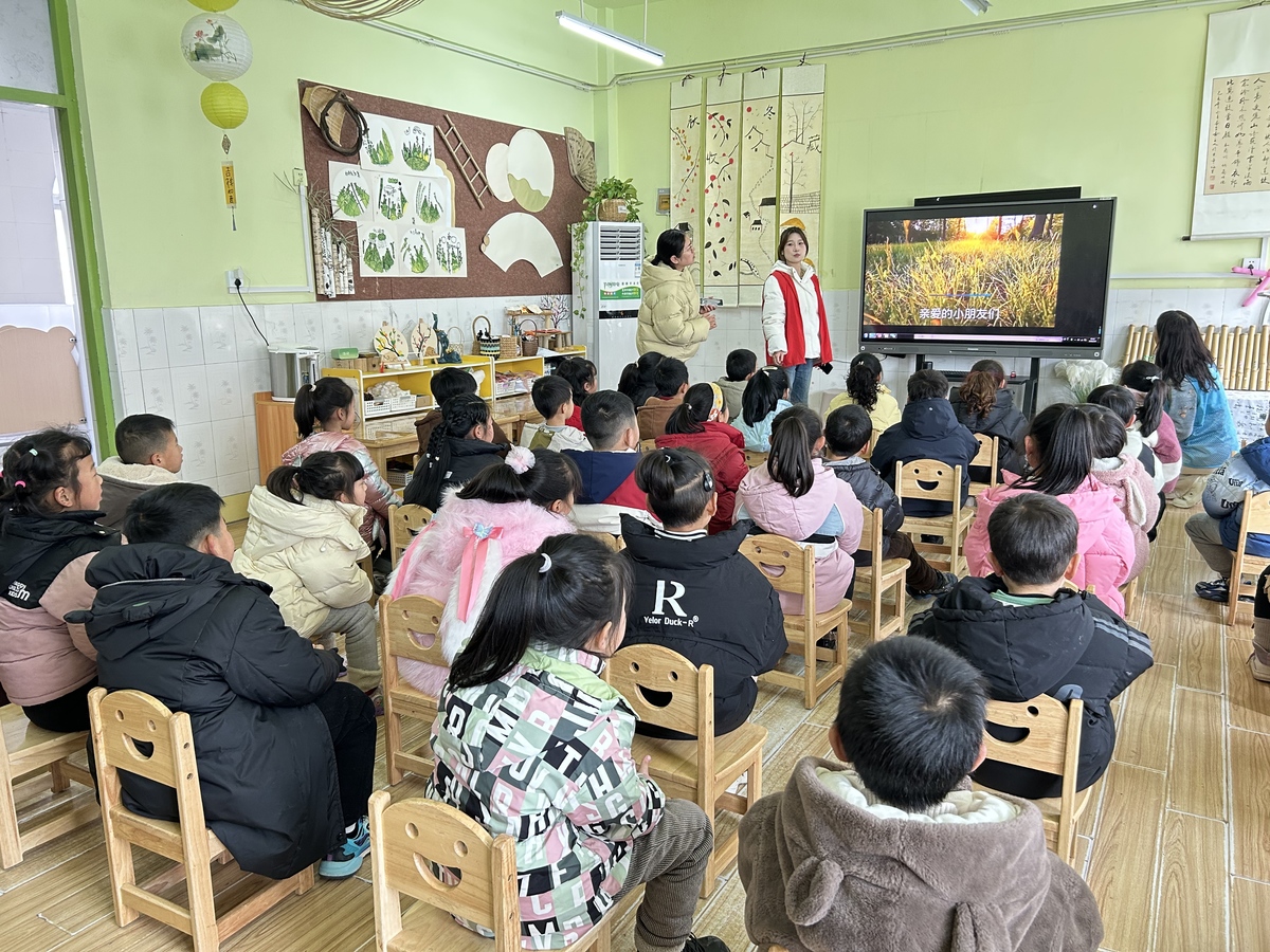 八千办事处联合河南水利与环境职业学院开展了“水韵中华，爱心传承”志愿服务系列活动