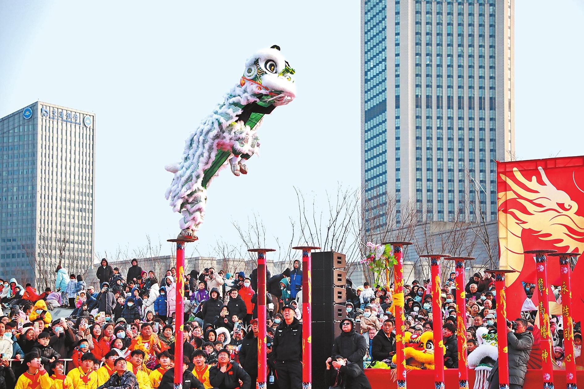 Lion dance staged in Xinxiang