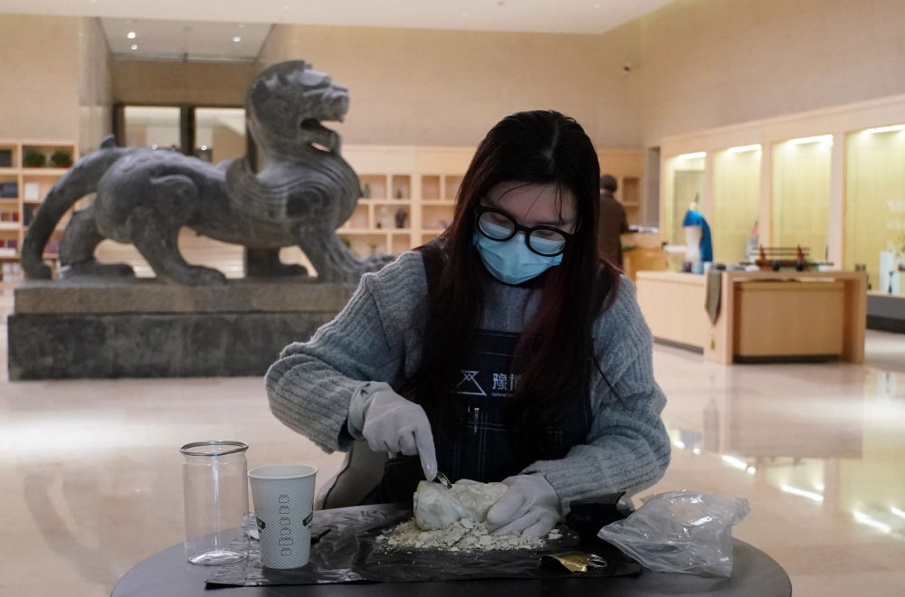 《新华网》当文物考古遇上潮流盲盒——中国博物馆文创新观察