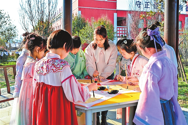 汉韵华服进校园