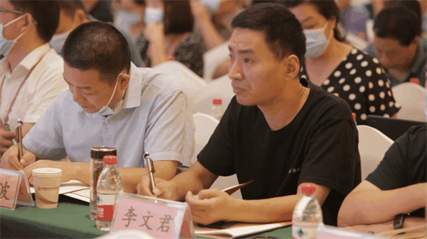 论坛开场20分钟，发言嘉宾泪洒现场，这场培训为何如此走心？