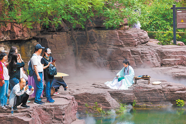 民俗国风潮 红色旅游热