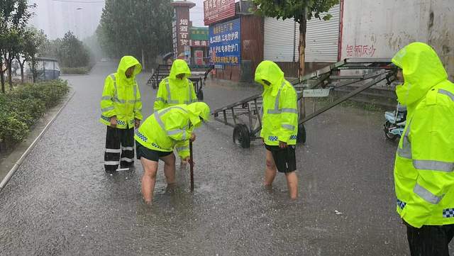 新乡市城管局高标准做好本轮降雨防汛工作