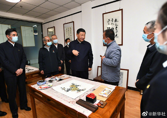 習(xí)近平赴青海考察調(diào)研 