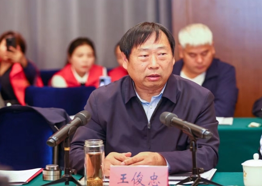 河南省玉米良種聯(lián)合攻關(guān)項(xiàng)目新品種展示觀摩暨現(xiàn)場(chǎng)推進(jìn)會(huì)在鶴壁召開