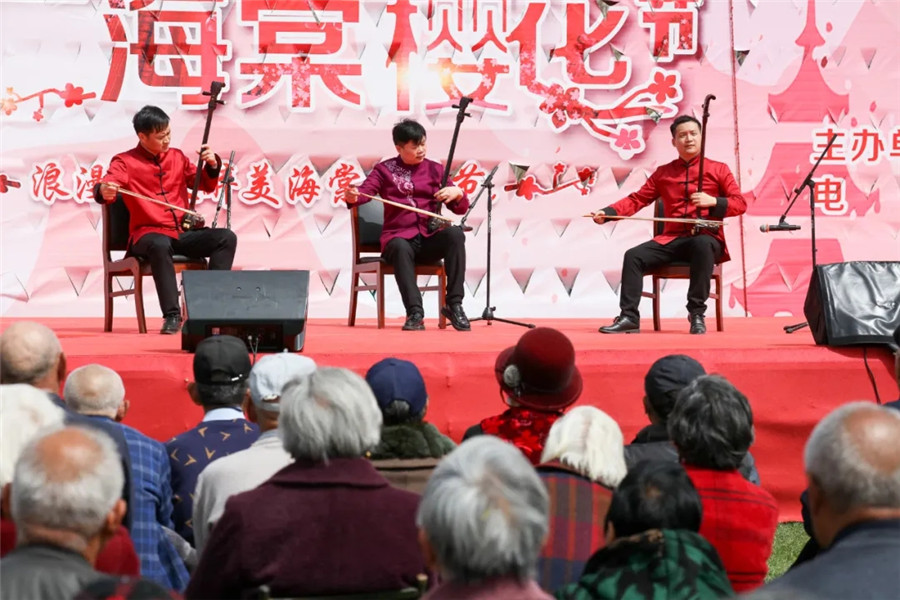 河南省文化馆红色文艺轻骑兵走进杨厂村