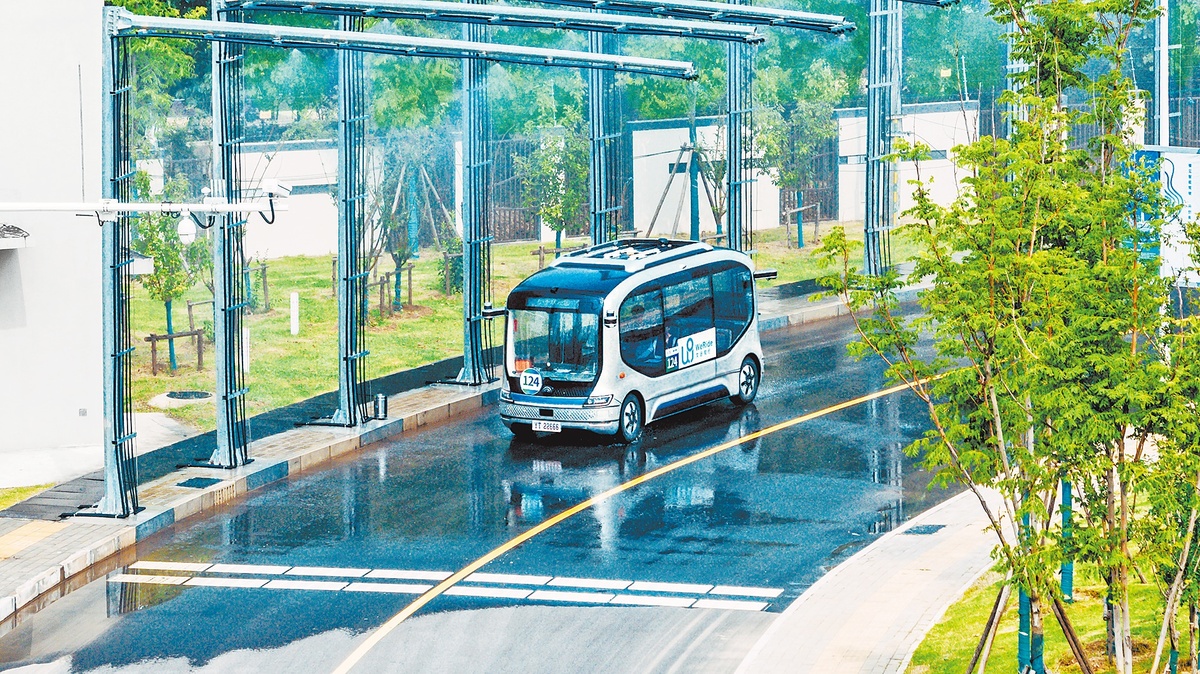 河南迎来智能网联汽车顶级大赛 “聪明的车”在郑州“一决高下”