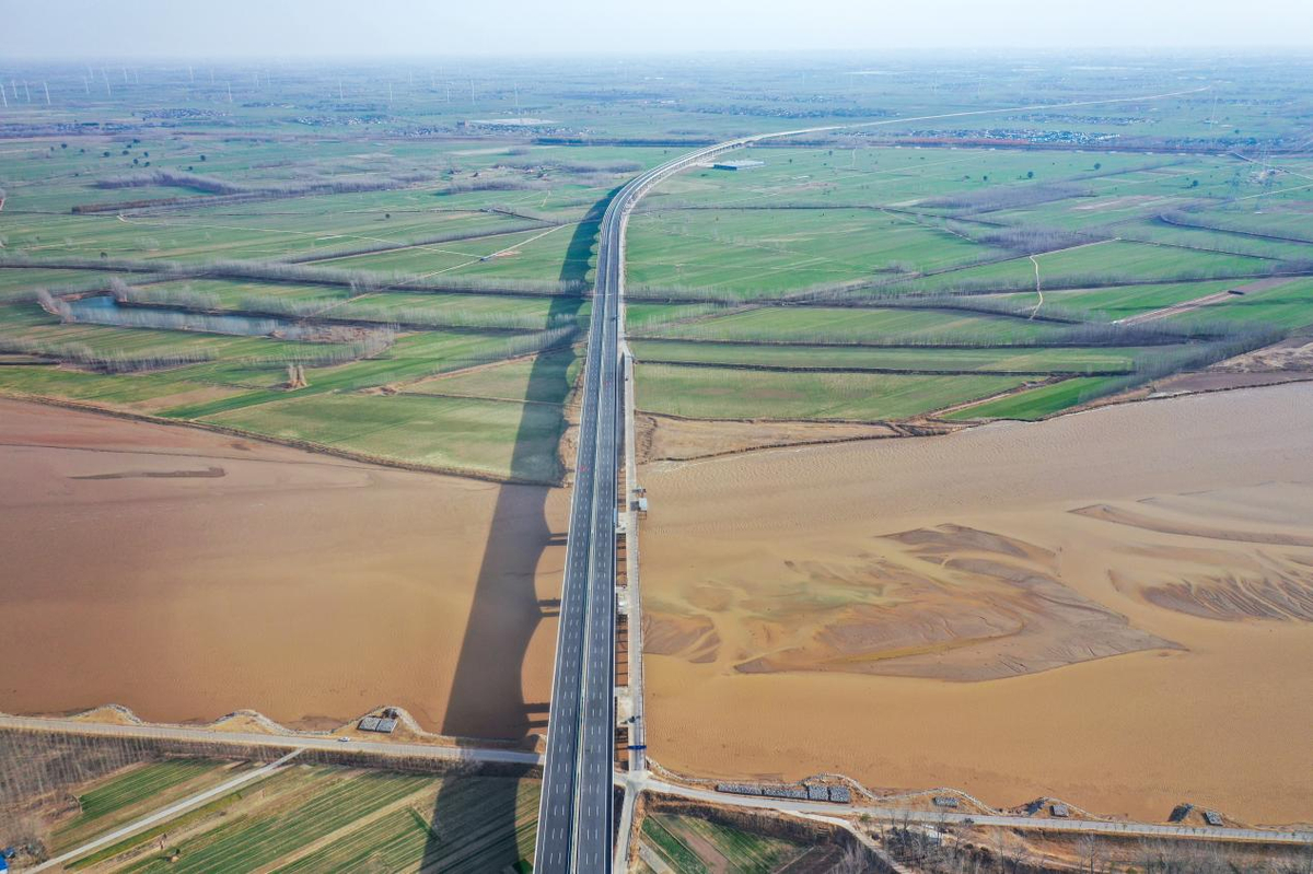 陽新高速黃河特大橋(濮陽段二期)一橋通兩省掃一掃在手機打開當前頁