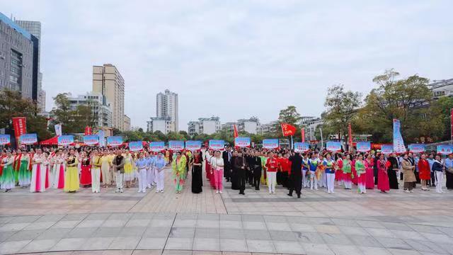 信阳市举办“欢度国庆 喜迎重阳”广场舞大赛暨全民健身志愿服务活动