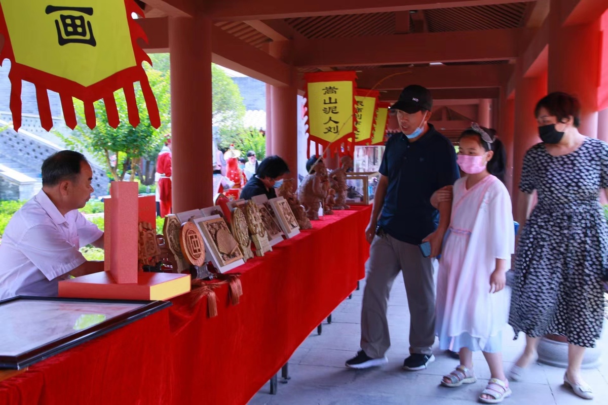 登封：嵩山脚下展非遗项目