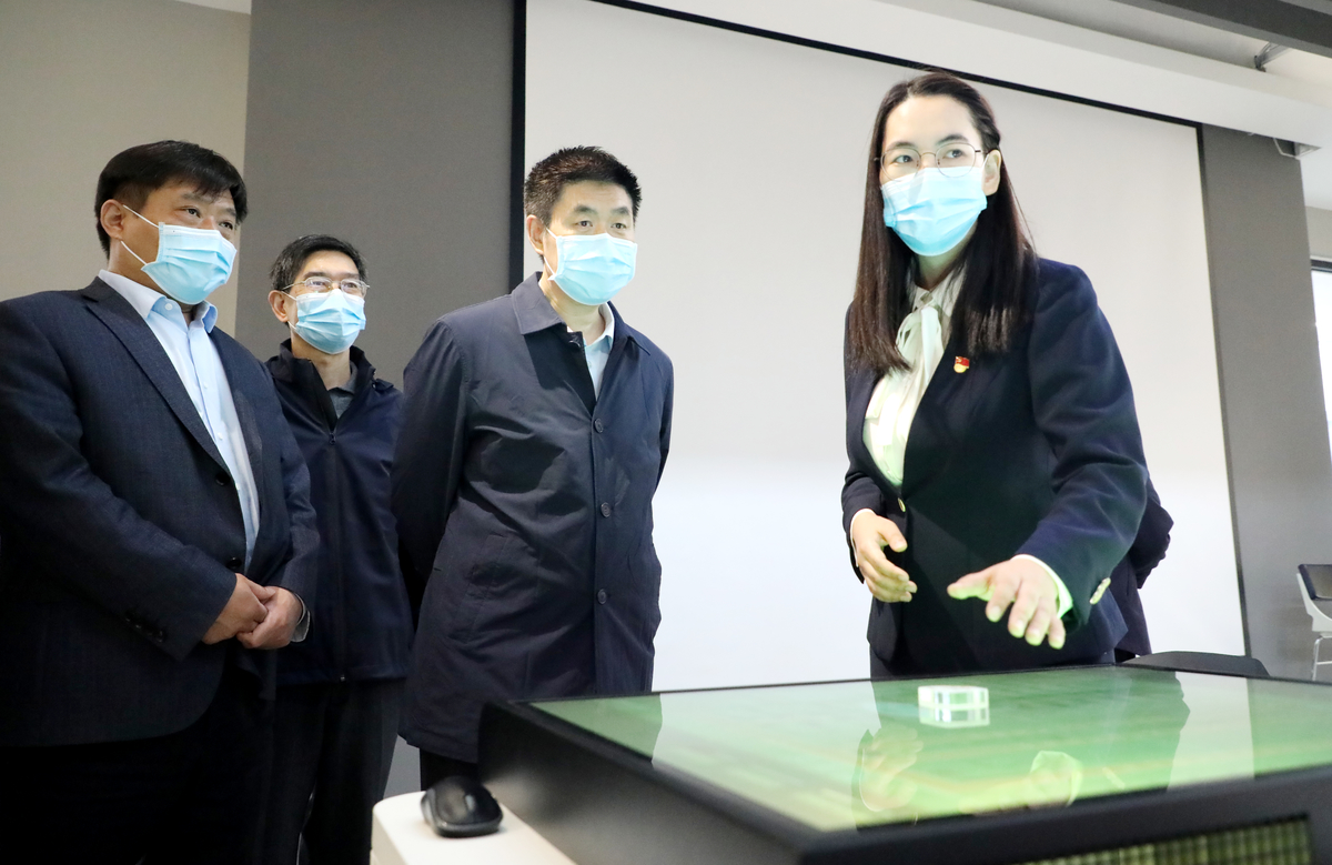 省教育厅党组书记、厅长宋争辉到驻马店市调研