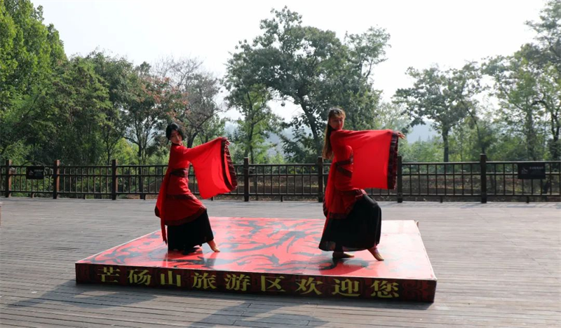 芒砀山与全国游客欢度国庆