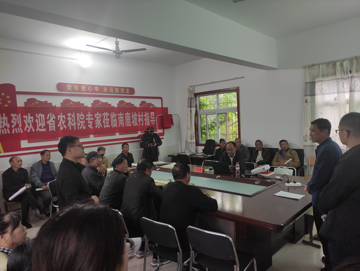 黄民江赴南鹿坡村开展联合主题党日活动