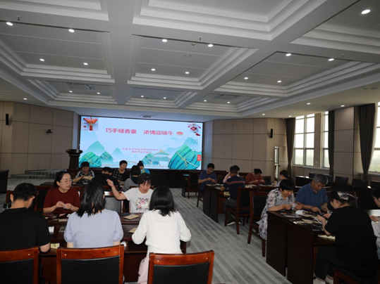 巧手缝香囊浓情迎端午 ——省疫控中心开展端午节缝香囊活动