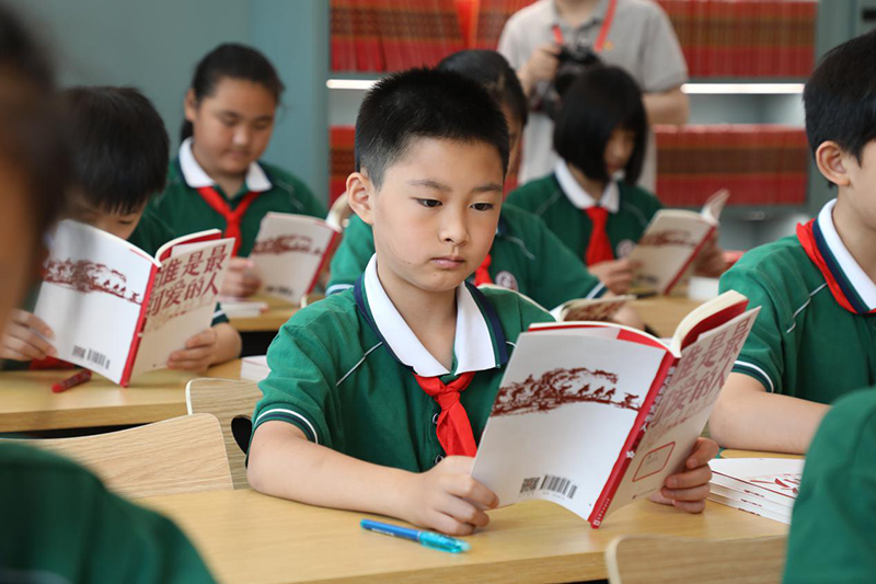 霍金花：立德树人 培养新时代接班人